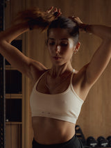 AIRY SEAMLESS CROP TOP - VANILLA