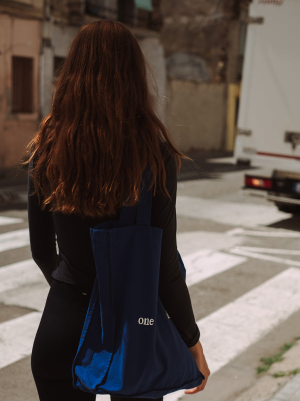 SLIM TOTE BAG - ELECTRIC BLUE