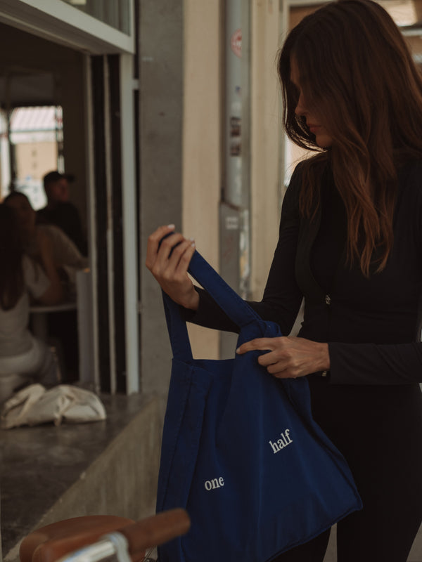 SLIM TOTE BAG - ELECTRIC BLUE