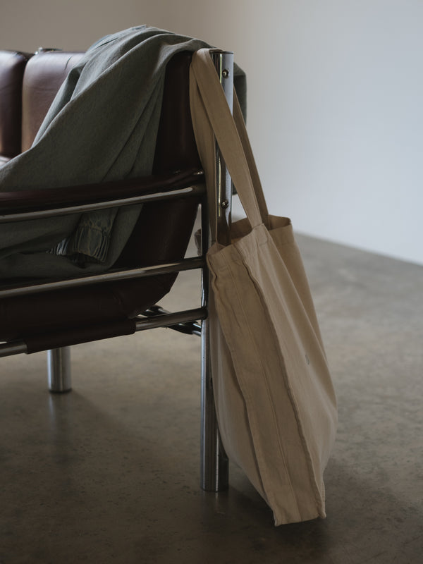 SLIM TOTE BAG - CREAMY & BLACK