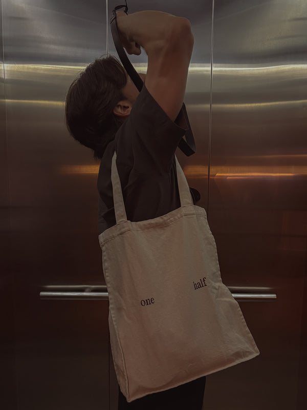 SLIM TOTE BAG - CREAMY & BLACK