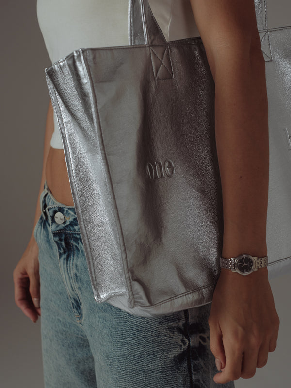 VEGAN LEATHER TOTE BAG - GLOSSY GRAY