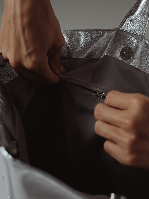 VEGAN LEATHER TOTE BAG - GLOSSY GRAY