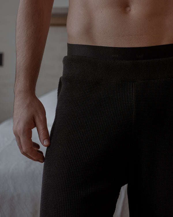 Vista frontal del boxer color negro