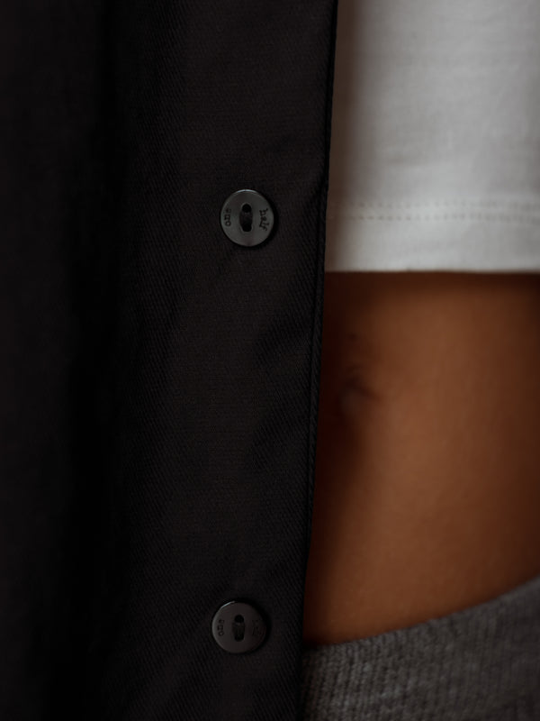 Detalles botones One half camisa negra