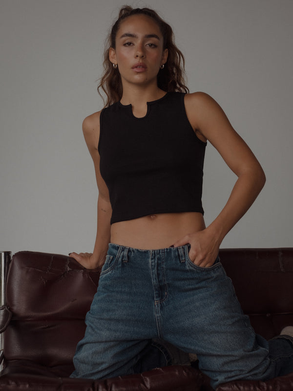 DROP NECK CROP TOP  - BLACK