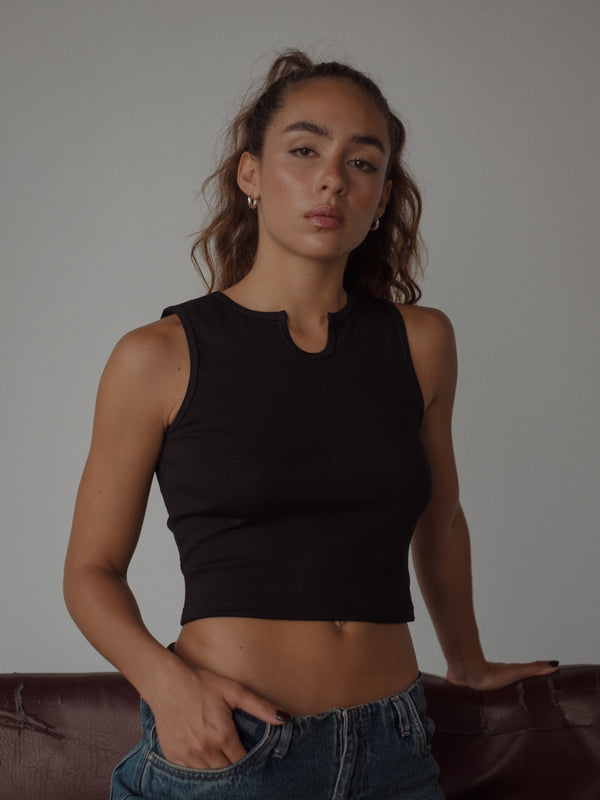 DROP NECK CROP TOP  - BLACK