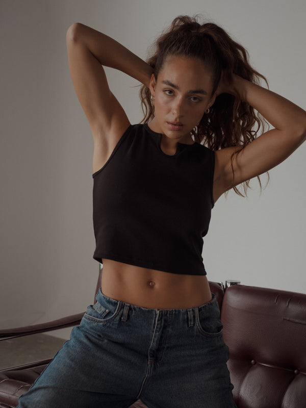 DROP NECK CROP TOP  - BLACK