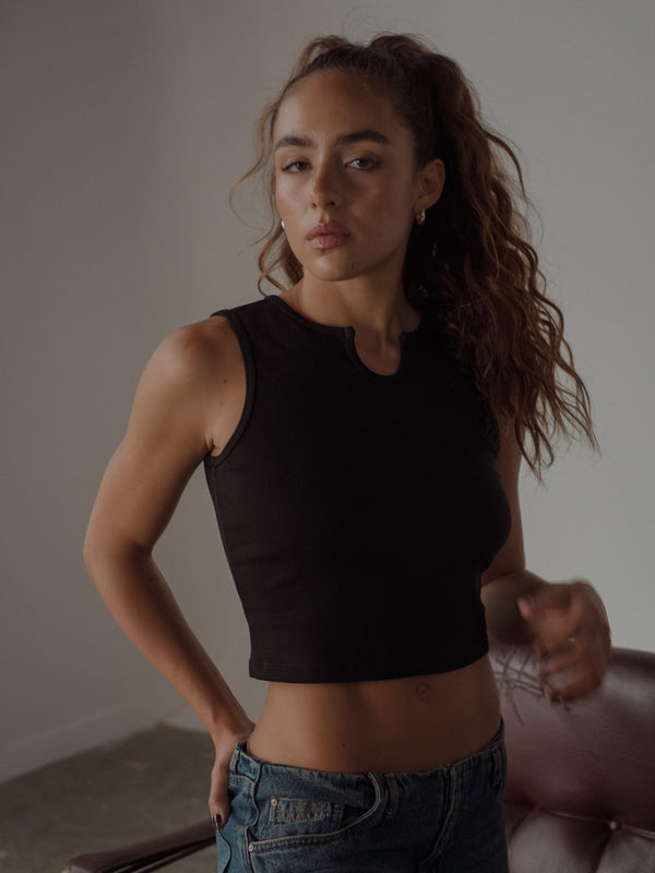 DROP NECK CROP TOP  - BLACK