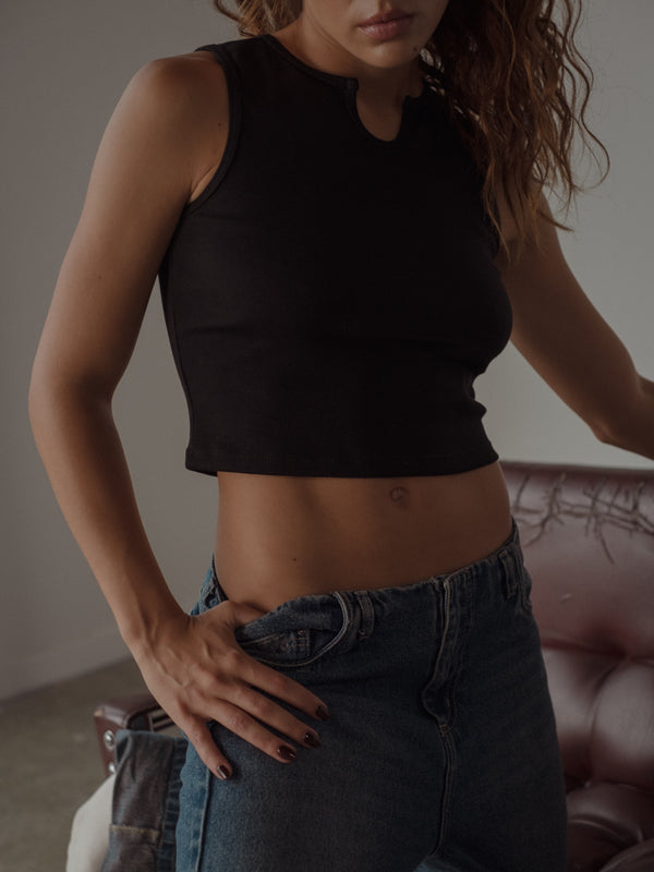 DROP NECK CROP TOP  - BLACK