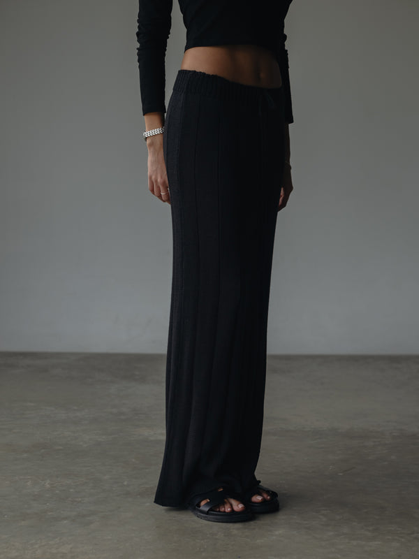 BASIC LONG KNIT SKIRT - BLACK