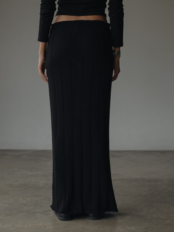 BASIC LONG KNIT SKIRT - BLACK