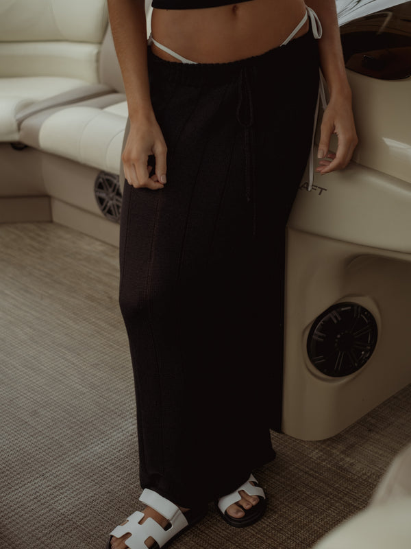 BASIC LONG KNIT SKIRT - BLACK