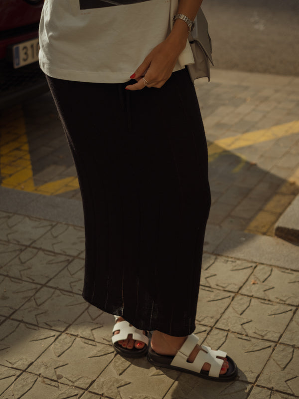 BASIC LONG KNIT SKIRT - BLACK