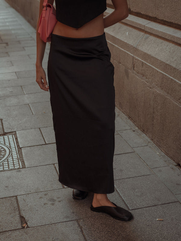 LONG CORE SKIRT  - BLACK