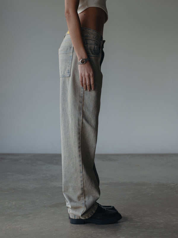 SEAMS STRAIGHT JEAN - DESERT SAND WASH