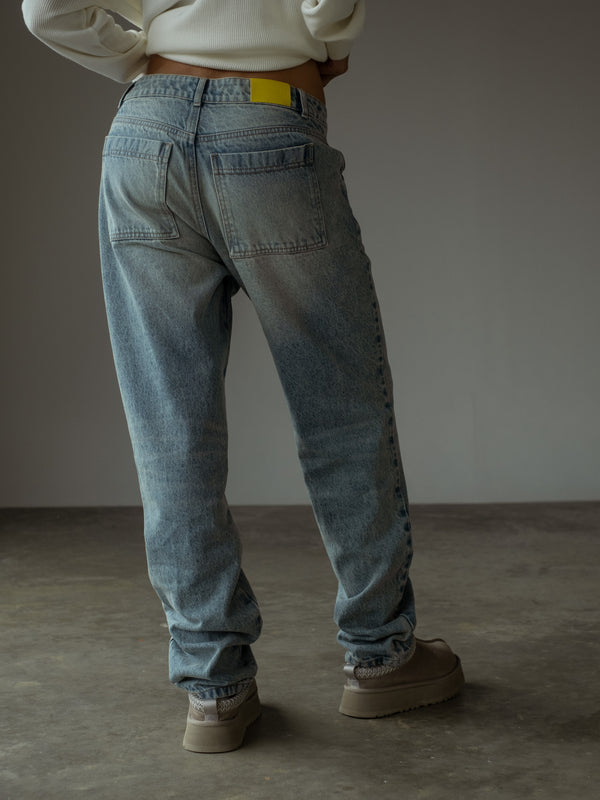 STRAIGHT LEG JEAN  - CLEARLY BLUE