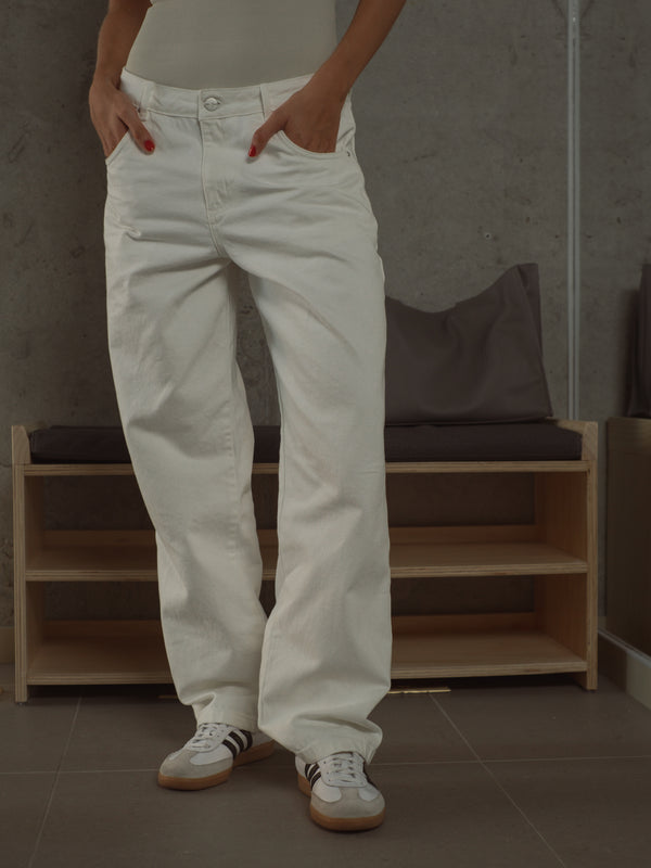 LOW RISE STRAIGHT JEAN  - SOFT WHITE