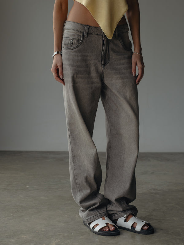 SEAMS STRAIGHT JEAN - CLEARLY GRAY