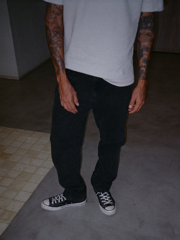 MEN RIGHT FIT JEAN - BLACK DIRTY