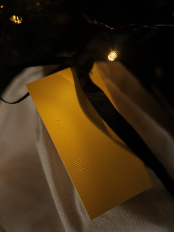 Tarjeta de regalo amarilla "One Half".