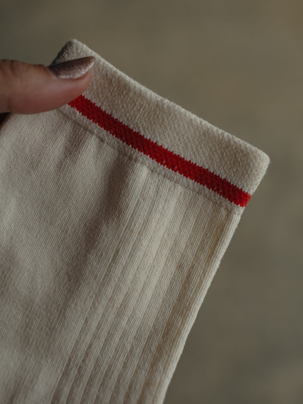 MICROFIBER MIDI SOCKS - SOFT WHITE & RED