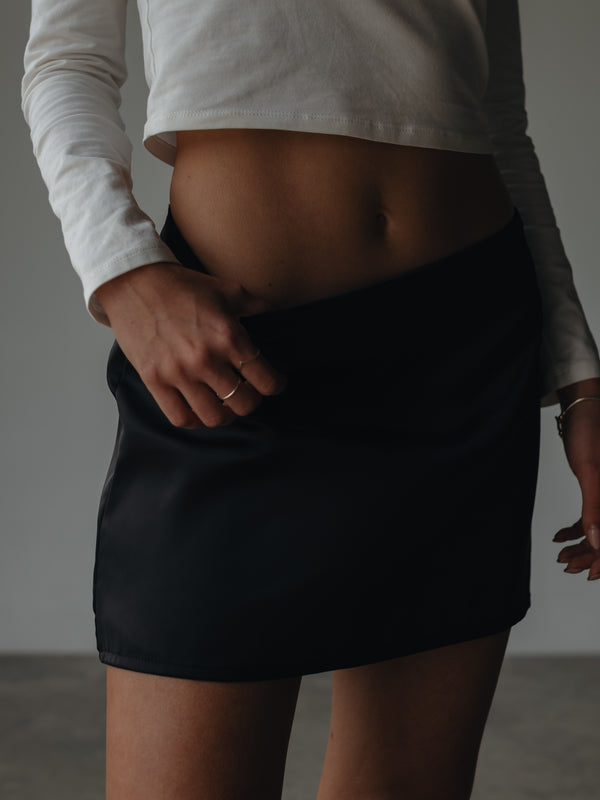 SATIN MINI SKIRT - BLACK