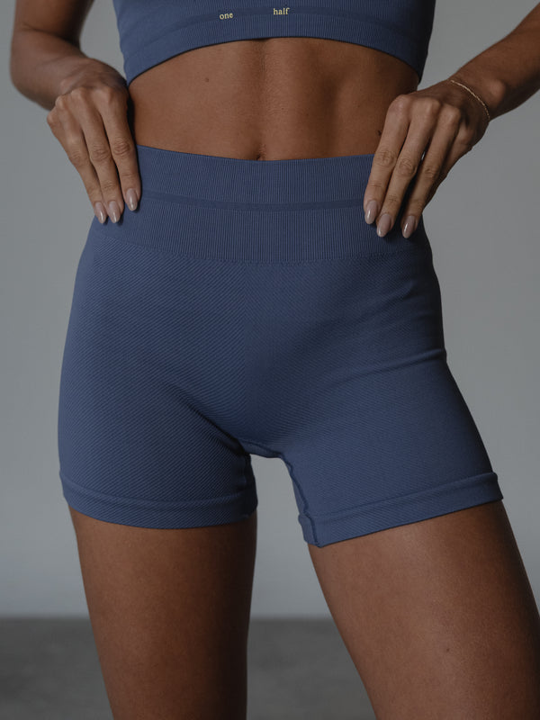 WIRED SEAMLESS MINI SHORT  - INDIGO