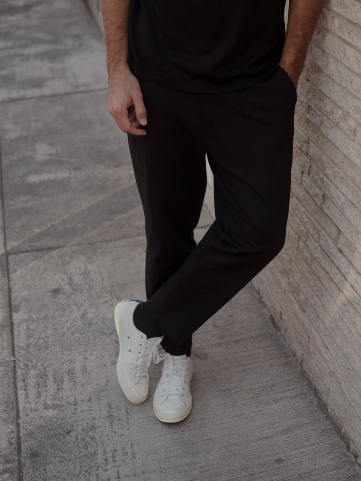 Pantalón tobillero color negro.