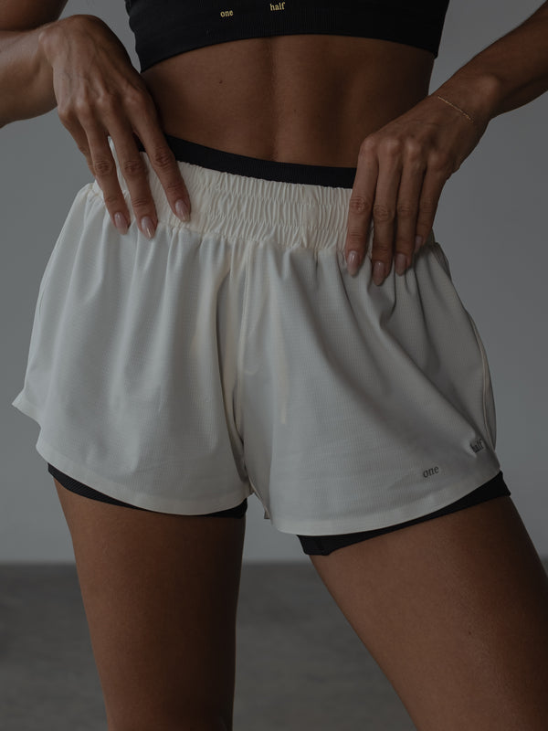 ACTIVE POCKET SHORT - CREAMY