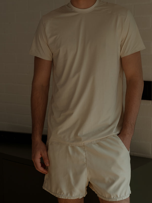 Set deportivo color gris claro.