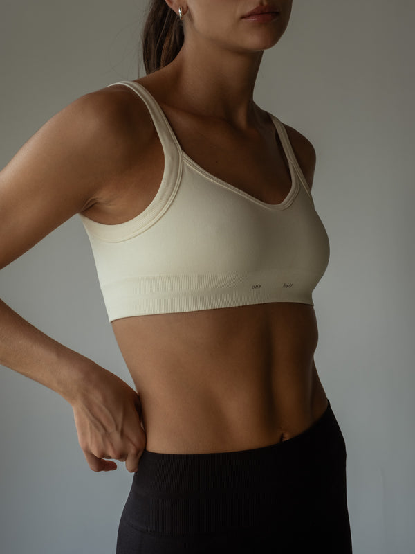 SOFT SEAMLESS CROP TOP  - VANILLA