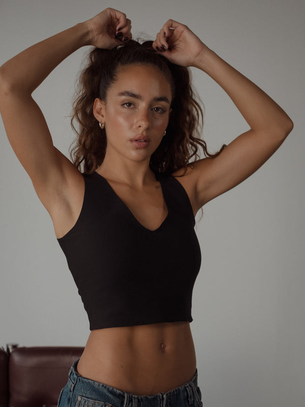 CLEAVAGE CROP TOP  - BLACK