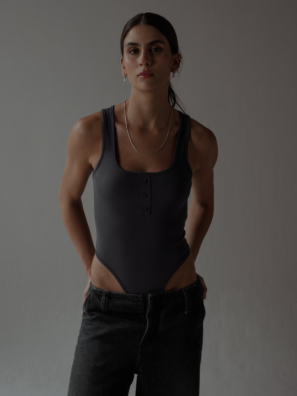 HALF BUTTON BODY - DARK GRAY