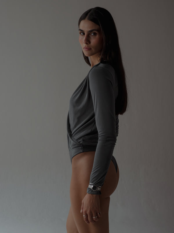 LONG SLEEVE FLOWY BODY - DARK GRAY