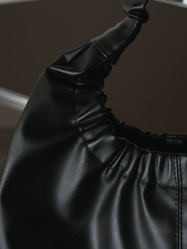 THE DAILY POUCH BAG  - BLACK