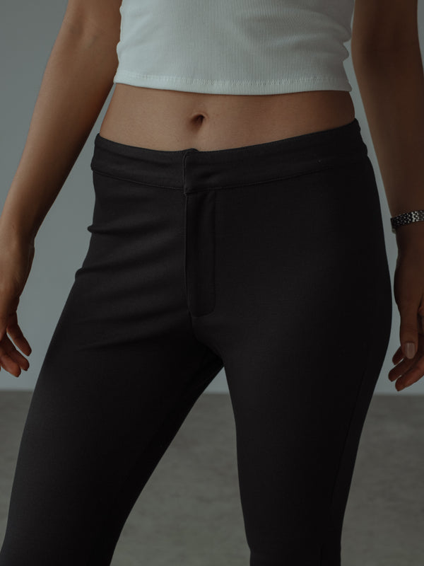 BASIC CAPRI PANT - BLACK