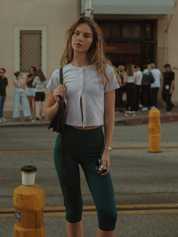 BOLD SEAMLESS CAPRI - PINE GREEN