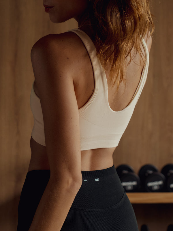 HIGH-PERFORMANCE SEAMLESS CROP TOP - VANILLA