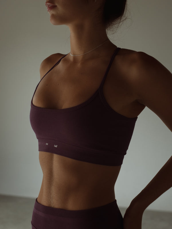 AIRY SEAMLESS CROP TOP - CRANBERRY