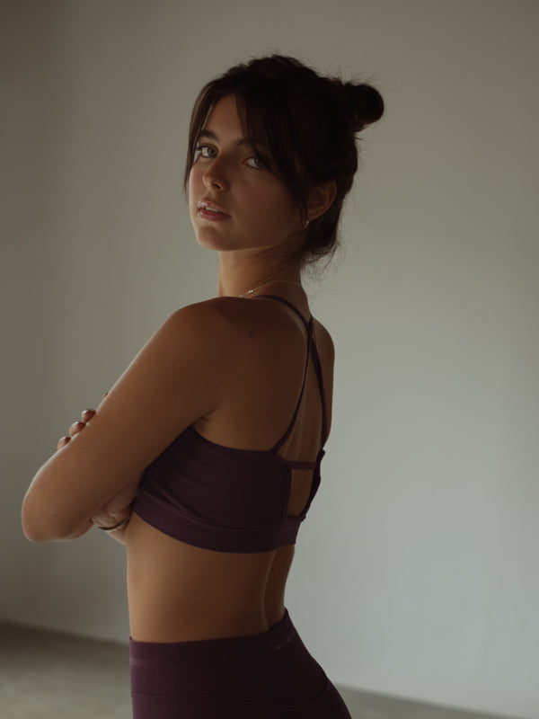 AIRY SEAMLESS CROP TOP - CRANBERRY