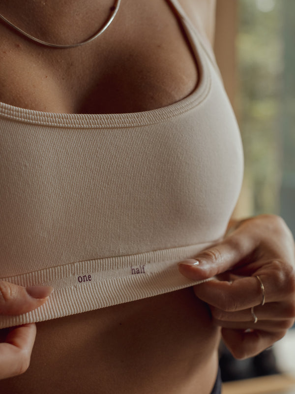 AIRY SEAMLESS CROP TOP - VANILLA