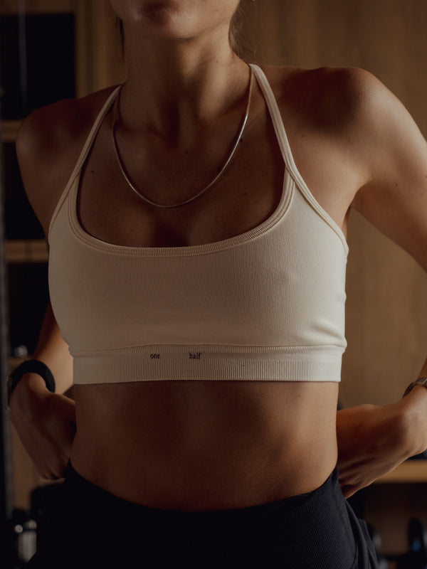 AIRY SEAMLESS CROP TOP - VANILLA