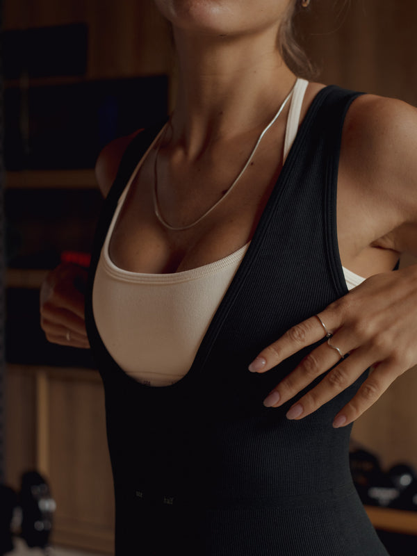 AIRY SEAMLESS CROP TOP - VANILLA