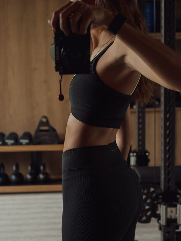 OVERLAY SEAMLESS CROP TOP - SHADOW