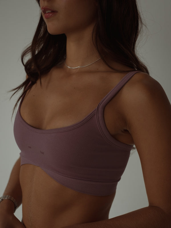 OVERLAY SEAMLESS CROP TOP - COSMETIC PINK