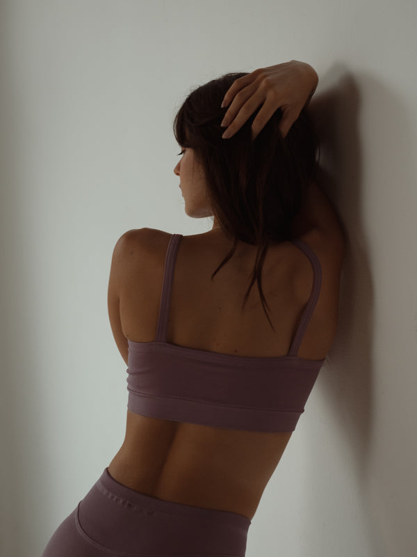 OVERLAY SEAMLESS CROP TOP - COSMETIC PINK