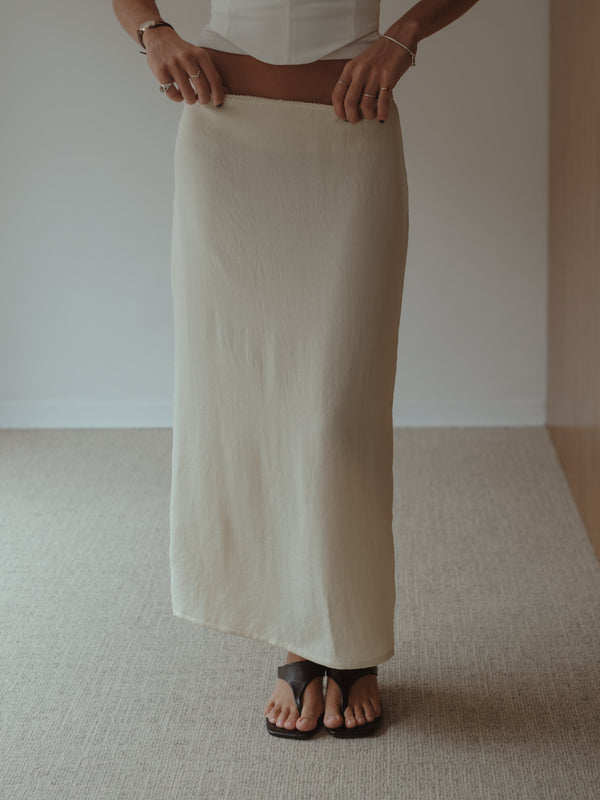 SOFT LONG SKIRT - VANILLA