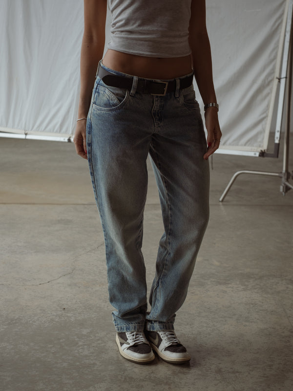 LOW STRAIGHT JEAN - MEDIUM DIRTY BLUE