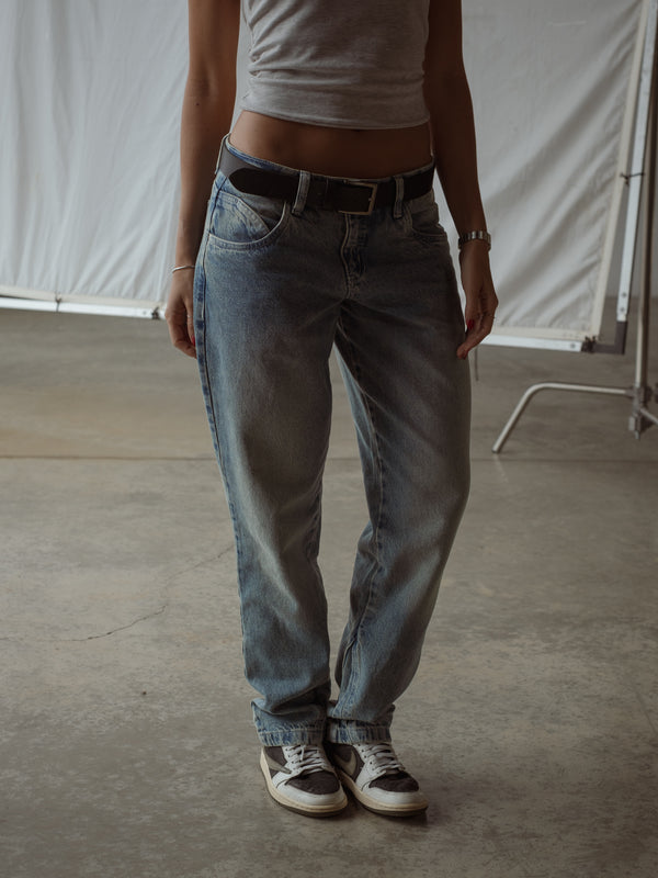 LOW STRAIGHT JEAN - MEDIUM DIRTY BLUE